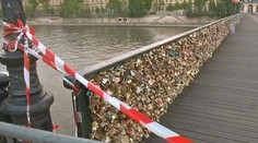 Deväťdesiat ton lásky mohlo zabiť turistov na parížskom moste