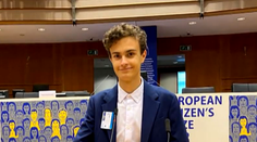 Mladého študenta fascinuje Európska únia. Vzdeláva o nej svojich rovesníkov, napísal aj knihu