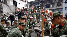 V Číne sa zrútila skupina domov, hlásia najmenej 17 mŕtvych