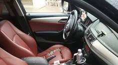 Muž v Bratislave napadol ženu paralyzérom aj boxerom. Policajti museli strieľať