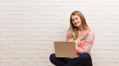 Falošná zoznamka oklamala 37-tisíc ľudí. Dostanú vysoké odškodné