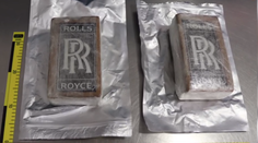 Rušno na letiskách v Budapešti aj v Prahe. Colníci našli balíky drog