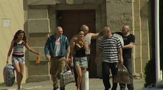 Podarená rodinka. Stíhaní sú traja bratia Trojákovci