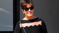 Kris Jenner a jej trikrát vylepšené prsia. Aj tak podliehajú gravitácii