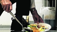 Spadlo vám jedlo na zem? Vieme, na ktorom povrchu je najviac baktérií