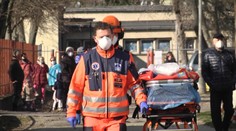 Robotníci mali opraviť strechu a vrátiť sa k rodinám. Namiesto toho ich ratovali záchranári