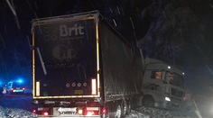 Nehody, kolóny aj vyhlásenie kalamitného stavu. Sneh komplikuje dopravu v Česku