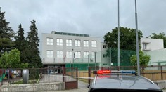 Polícia nenašla ani jednu bombu. Vo štvrtok však bude kontrolovať okolie škôl