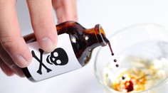 Tínedžerka (14) otrávila svojho manžela a jeho priateľov. Použila jed na krysy