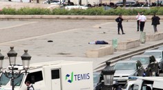 Páchateľ útoku pred parížskou katedrálou prisahal vernosť IS