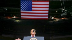 Trump si na predvolebnom mítingu uťahoval z koronavírusu, skritizoval Nemecko