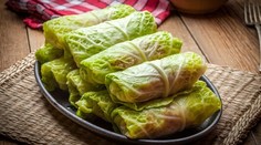 Kelové závitky plnené šafránovou ryžou, rybacím mäsom a pohánkou