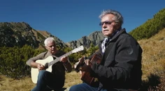 Ján Tribula zobral do Tatier jubilanta Pavla Hammela, gitara nemohla chýbať