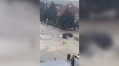 VIDEO: Aj Myjava sa ocitla pod vodou, autá sa ulicami takmer plavili. Najviac však ľudí vystrašila intenzita bleskov