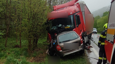 Tragická nehoda na Donovaloch. Vodič (†34) auta po náraze s kamiónom nemal šancu prežiť