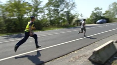 Maďarskí policajti zastavili dodávku plnú imigrantov. Tí sa rozutekali do všetkých strán