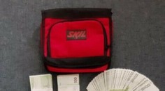 Dôchodca mal šťastie, zabudnutých 62-tisíc vo vlaku našli. No tak skoro ich nedostane