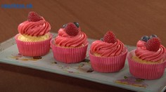 Mňaaaaam! Upečte si kokosovo-malinový cupcake