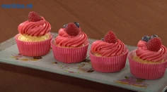 Mňaaaaam! Upečte si kokosovo-malinový cupcake