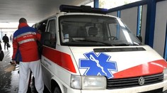 Zo sanitky ukradli všetky kolesá, tá v Česku nemohla odviezť novorodenca