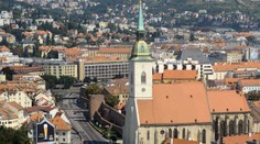 Z Mosta SNP chcel skočiť muž, policajti ho zachránili