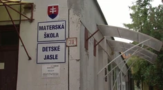 Desiatky učiteľov v Nových Zámkoch prišli o výplaty. Pozrite sa, u koho skončili