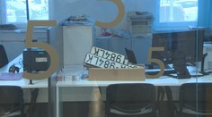 Štát sa pochválil, že ŠPZ obstaral za polovicu. Ľudia ich aj tak dostanú za staré ceny