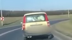 Neverili vlastným očiam. Muž natlačil do auta teľa, hľadali ho policajti z celého okresu