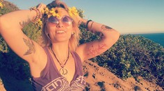 Dcéra Michaela Jacksona sa odfotila hore bez