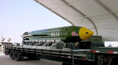 Americká superbomba zabila v Afganistane najmenej 94 militantov IS
