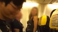 Pár si dokazoval lásku uprostred letu. Neodradili ich ani zaskočení ľudia