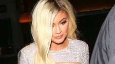 Koľko by ste jej tipovali rokov? Z Kylie Jenner je blondína