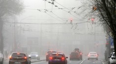 Hmla i poľadovica na celom Slovensku. Na cestách si dávajte pozor