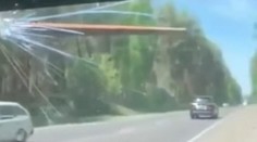 Zábery po nehode, z ktorých mrazí. Železná tyč mohla preraziť vodičovi lebku