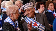 Dozorca z Auschwitzu vedel o masovom vraždení Židov a nič proti tomu neurobil.