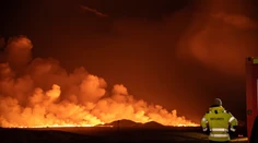 V islandskom Grindavíku sa otvorili sopečné trhliny, vypukla erupcia. Mesto nariadilo evakuáciu