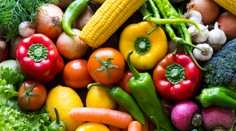 V tejto zelenine a ovocí, ktoré kupujeme v obchodoch, je najviac chémie. Pozrite si zoznam