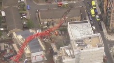 Nešťastie v Londýne: Do obytnej štvrte sa zrútil žeriav, v domoch uväznil ľudí