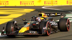 Max Verstappen si v Saudskej Arábii vybojoval pole position, tesne za ním skončil Leclerc