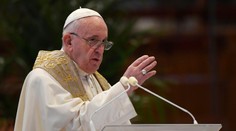 Osem rokov pápeža Františka: Vynárajú sa otázky, či neurobí to isté, čo jeho predchodca