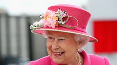 Kráľovná Alžbeta II. pozve Donalda Trumpa na štátnu návštevu