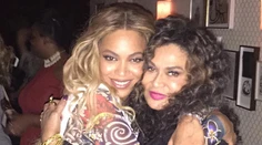 To je ale postavička. Mama Beyoncé v obtiahnutom outfite vám vyrazí dych
