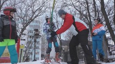 Kríkmi zarastenú sídliskovú džungľu zmenili na lyžiarsku zjazdovku