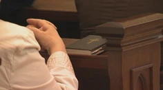 Cirkev suspendovala katolíckeho kňaza, vinia ho zo zneužívania chlapca