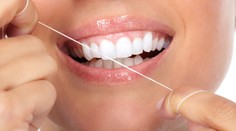 Používate dentálnu niť? Možno nerobíte dobre