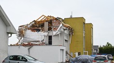 Dva dni po explózii plynu v bytovke v Bielom Kostole. Rodiny sa dozvedeli, či prídu o strechu nad hlavou