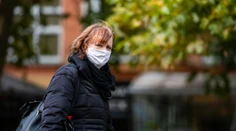 Kedy sa skončí doba rúšková? Prísne pravidlá sa nezmenili ani po celoplošnom testovaní
