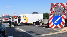 Kamión napálil na diaľnici D1 do patroly. Zranil pracovníkov a spôsobil dlhé kolóny