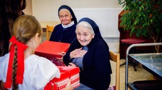 Doprajte Vianoce tým najzraniteľnejším. Pozrite sa, ako môžete pomôcť deťom či seniorom v domovoch