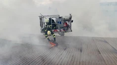 V Trnave niekoľko hodín horela budova s predajňou nábytku, zasahovali desiatky hasičov